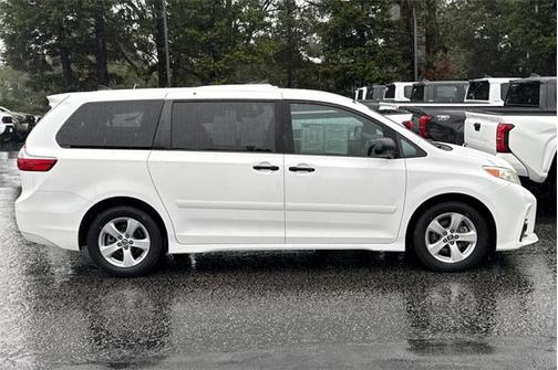 2020 Toyota Sienna SE