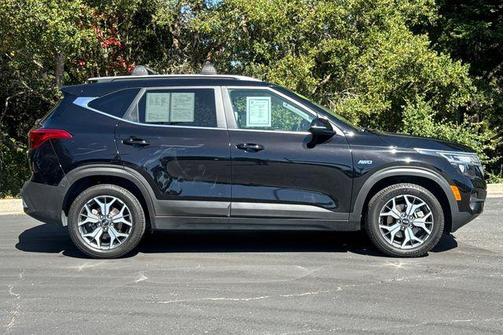 Cherry Black 2021 Kia Seltos EX
