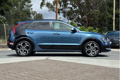 Mineral Blue 2023 Kia Niro Touring