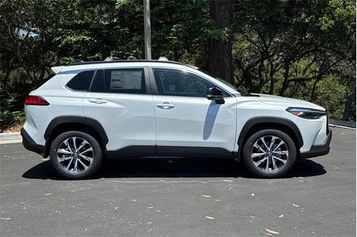2025 Toyota Corolla Cross XLE