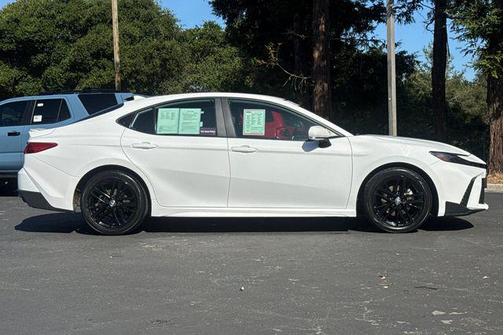 Ice Cap 2025 Toyota Camry SE