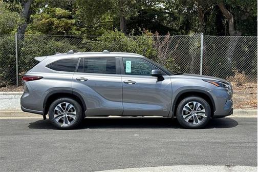 2025 Toyota Highlander Hybrid XLE