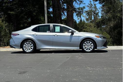 Celestial Silver Metallic 2018 Toyota Camry LE