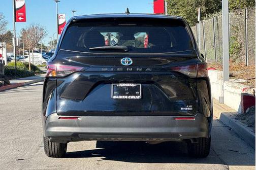 2024 Toyota Sienna LE