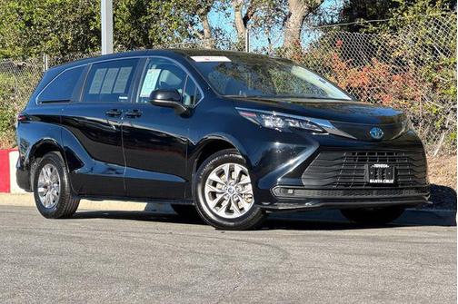 2024 Toyota Sienna LE