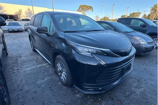 2024 Toyota Sienna LE
