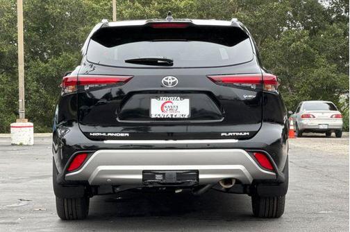 Midnight Black Metallic 2026 Toyota Highlander Hybrid Platinum