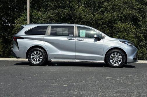 Celestial Silver Metallic 2023 Toyota Sienna XLE