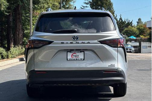 Celestial Silver Metallic 2023 Toyota Sienna XLE
