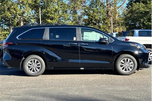 2025 Toyota Sienna XLE