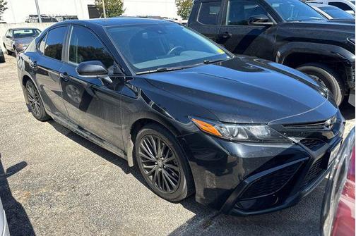 Midnight Black Metallic 2021 Toyota Camry SE