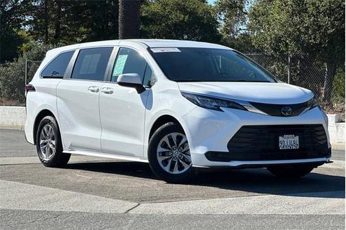 2023 Toyota Sienna LE