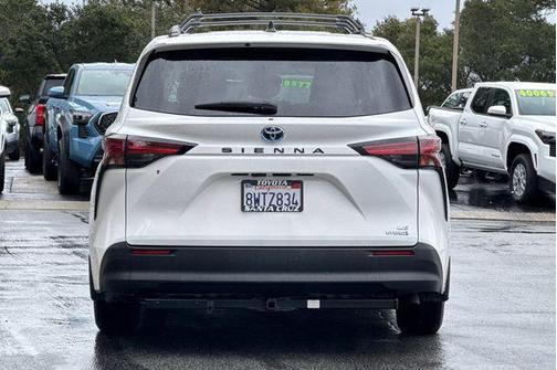 2021 Toyota Sienna LE