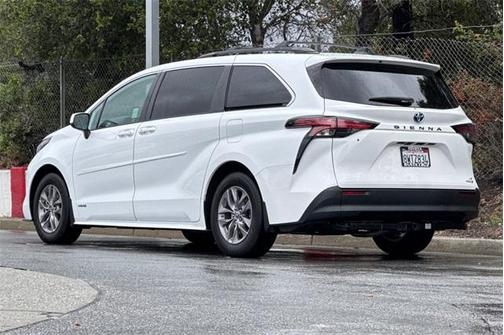 2021 Toyota Sienna LE