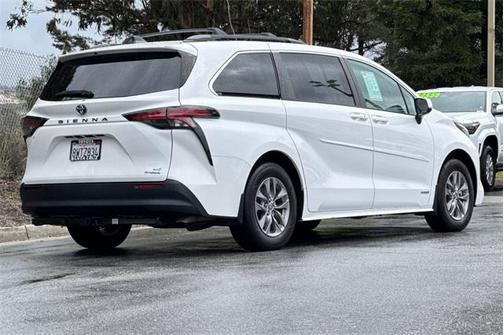 2021 Toyota Sienna LE