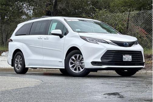 2021 Toyota Sienna LE