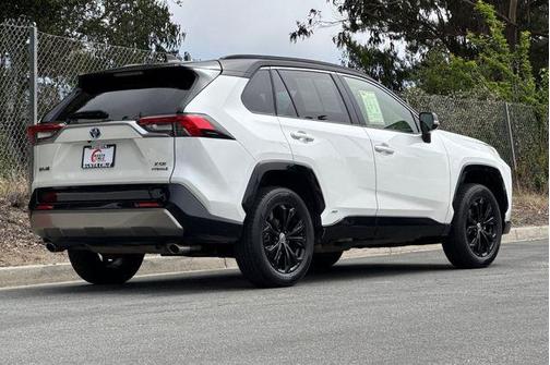 Blizzard Pearl/Midnight Black Metallic 2022 Toyota RAV4 Hybrid SE