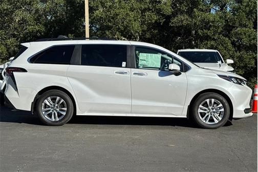 2025 Toyota Sienna XLE