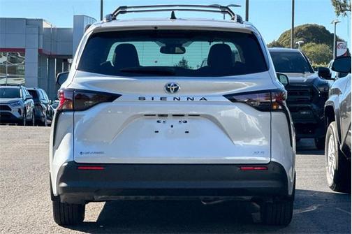 2025 Toyota Sienna XLE