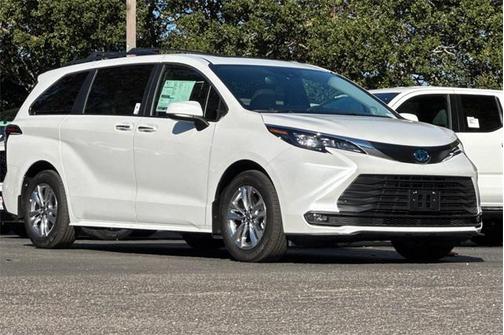 2025 Toyota Sienna XLE