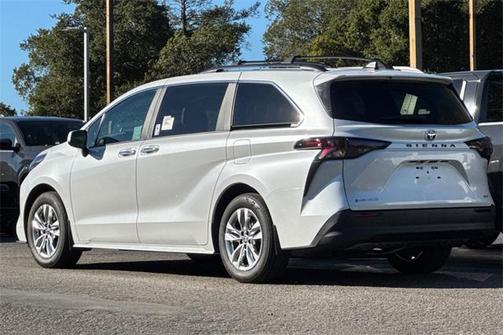2025 Toyota Sienna XLE