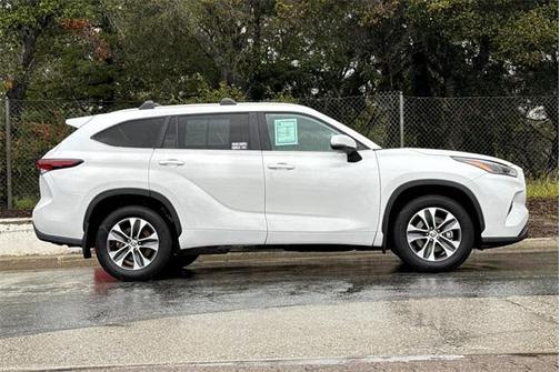 2025 Toyota Highlander XLE