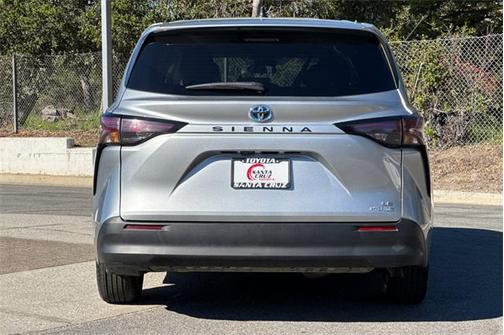 2024 Toyota Sienna LE