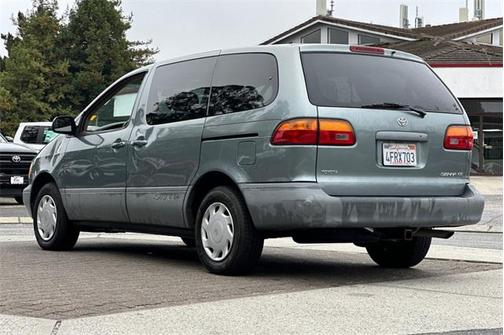 1999 Toyota Sienna CE