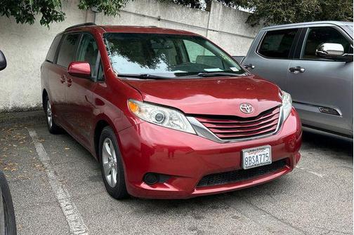 Salsa Red Pearl 2017 Toyota Sienna LE