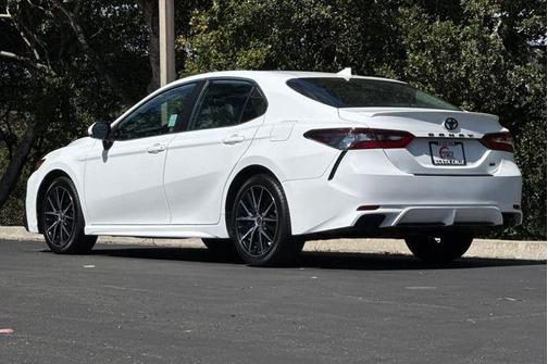 Ice Cap 2024 Toyota Camry SE