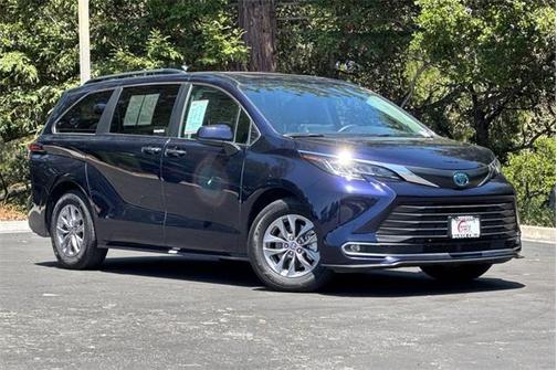 2023 Toyota Sienna XLE