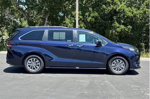 2023 Toyota Sienna XLE