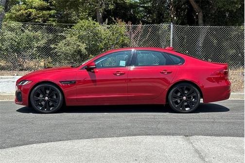 2022 Jaguar XF SE