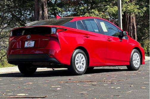 2022 Toyota Prius LE