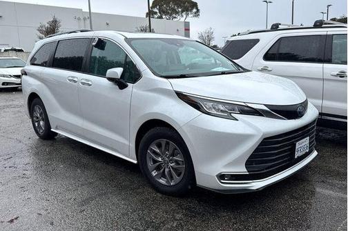 2023 Toyota Sienna XLE