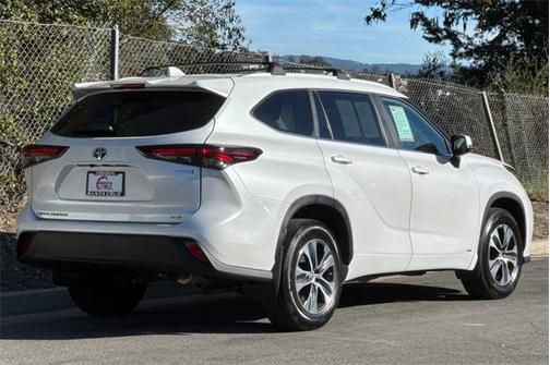 2024 Toyota Highlander Hybrid XLE
