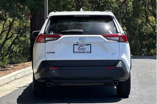 Ice Cap 2024 Toyota RAV4 XLE