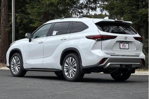Wind Chill Pearl 2026 Toyota Highlander Hybrid Platinum