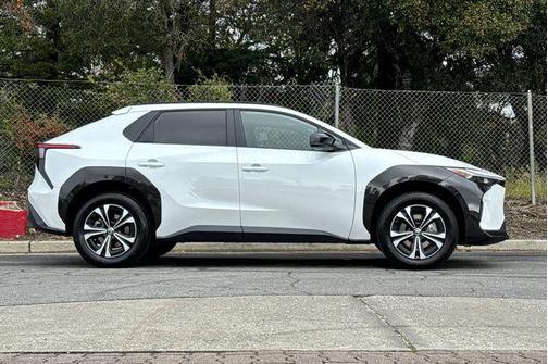 2025 Toyota bZ4X XLE