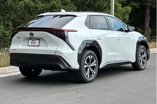 2025 Toyota bZ4X XLE
