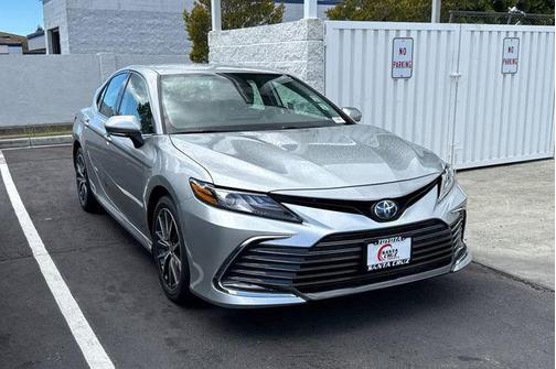 2023 Toyota Camry Hybrid XLE