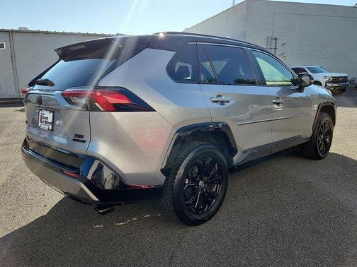 2022 Toyota RAV4 Hybrid SE