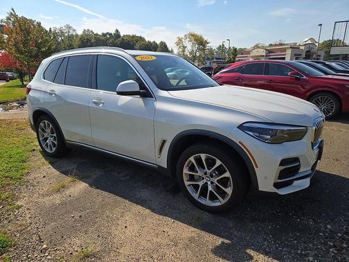 Mineral White Metallic 2022 BMW X5 xDrive40i