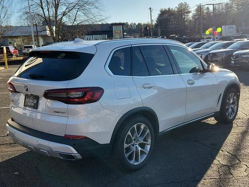 Mineral White Metallic 2022 BMW X5 xDrive40i