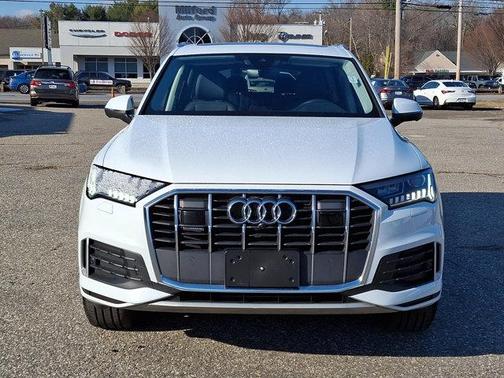 2024 Audi Q7 45 Premium Plus