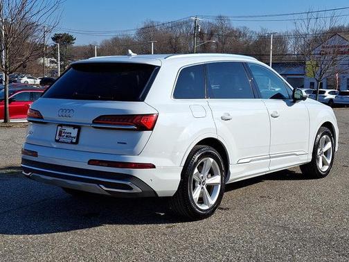2024 Audi Q7 45 Premium Plus