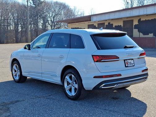 2024 Audi Q7 45 Premium Plus