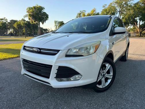 White Platinum Tricoat 2014 Ford Escape SE