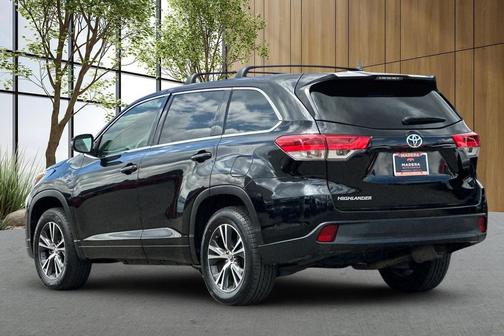 Midnight Black Metallic 2017 Toyota Highlander LE I4