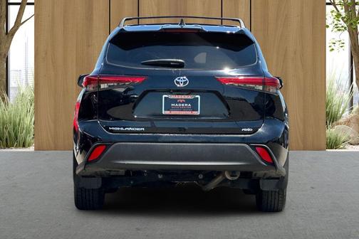 Midnight Black Metallic 2020 Toyota Highlander L